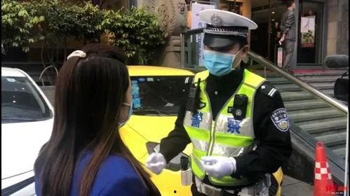 娱乐吃瓜酱交警小熊