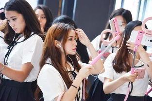 女主播历险记,穿越虚拟与现实