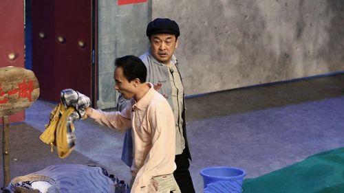 10几个人搞笑小品